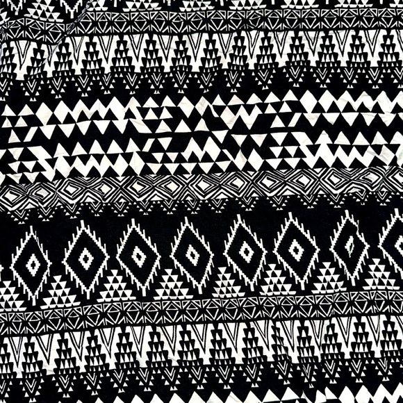 Black & White Pattern Knit Spandex Fabric - Picture 1 of 2